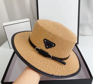 European Belt Triangle Metal Label Straw Hat Dames Spring en Summer Fashion All-matching Vacation Beach Sun Shade Tophoed