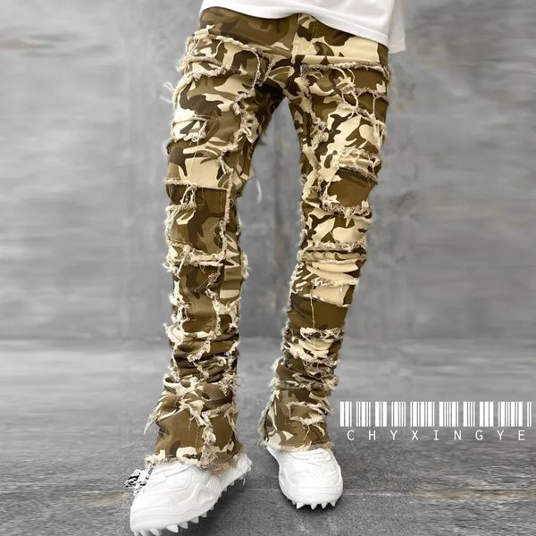 Pantalons de camo européens hommes High Street Slim Stretch Stretch Patched Denim Ripped Hommes empilés Jeans Mens Camouflage Jeans 240412