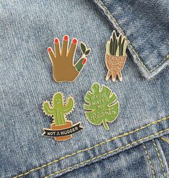 Cartoon europeos broches de planta en macetas de planta de esmalte Cactus alfiladores de hoja de aloe para niños unisex ropa accesorios de insignias de vaquero wh5664404