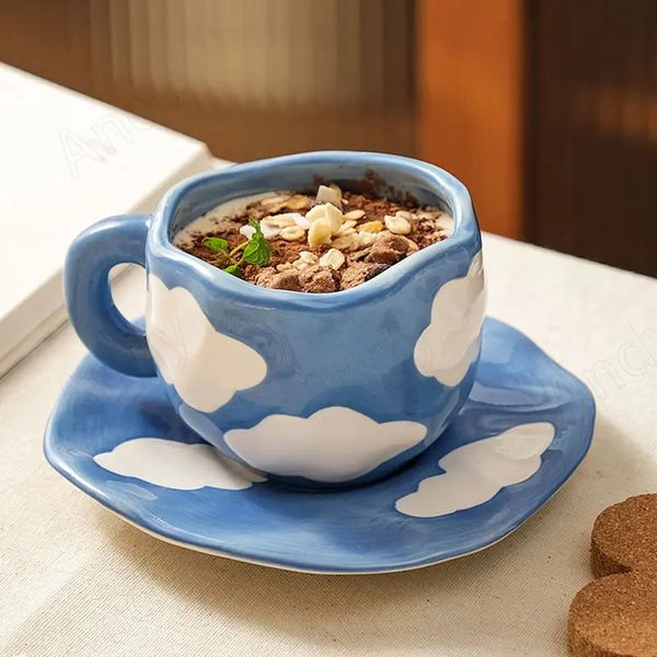 Taza de cerámica europea Arte de trabajo de trabajo Desayuno Tapa de leche Decoración moderna de la nube de la tarde Copas de café Decoración del hogar 240329