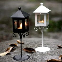 Lampe de rue classique européenne vintage Metal Hollow Lantern Candle Holder Candlestick Garden accroche Lantern Home Decoration