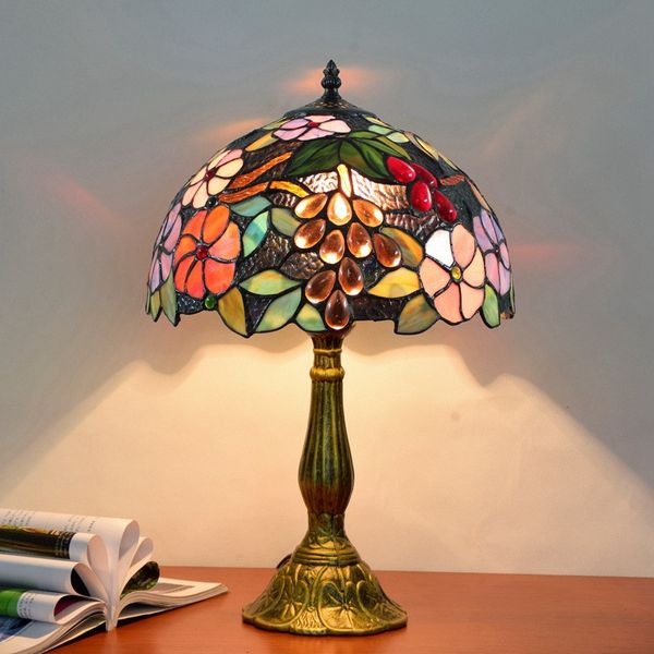Retro Tiffany vidrieras luces salón dormitorio mesita de noche lámpara europea uva deco mesa lámparas TF018