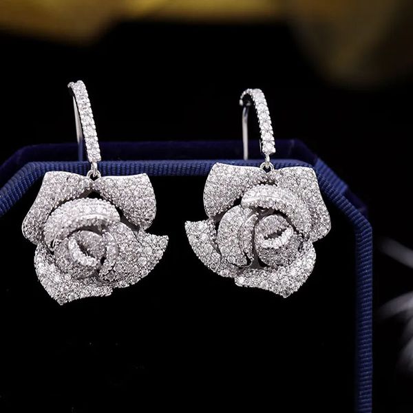 Dîner européen exagéré boucles d'oreilles camélia tridimensionnelles boucles d'oreilles crochet d'oreille de luxe en zircon micro-incrusté étoile en ligne avec les boucles d'oreilles