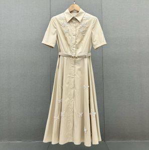 Europees modemerk beige witte revers korte mouwen verzamelde taille vlinder bezaaid decoratieve midi -jurk