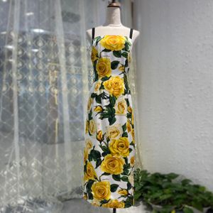 Vestido midi ajustado con estampado floral de rosa amarilla de seda de marca de moda europea