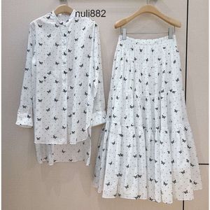 Europees modemerk wit katoen met lange mouwen vlinder gedrukt shirt en een lijn lange rok