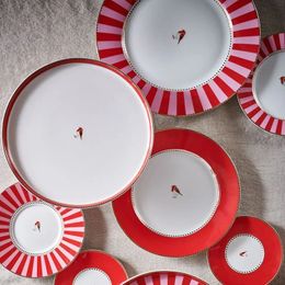 Europese high-end vogel keramische dinerplaten rood roze ronde platen schalen thuis westerse gerechten symboliseren liefde 240508