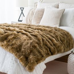 Manta europea de zorro de imitación de alta gama, modelo de habitación, decoración suave, manta de cuero artificial, manta fotovoltaica, manta para el extremo de la cama, manta de cuero de imitación