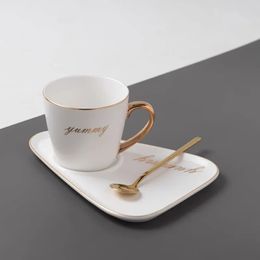 Européen Luxurious Ceramic Office Office Coffee Cuater and Saucer Set Milk Tea Mugs Birthday Couples Cadeaux Friends As Boîte-cadeau à cuillère 240420