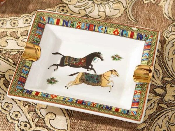 Cendrier de luxe européen, cheval volant, tigre, divers motifs de tête humaine, os en céramique, cendrier à cigares en porcelaine, vente en gros