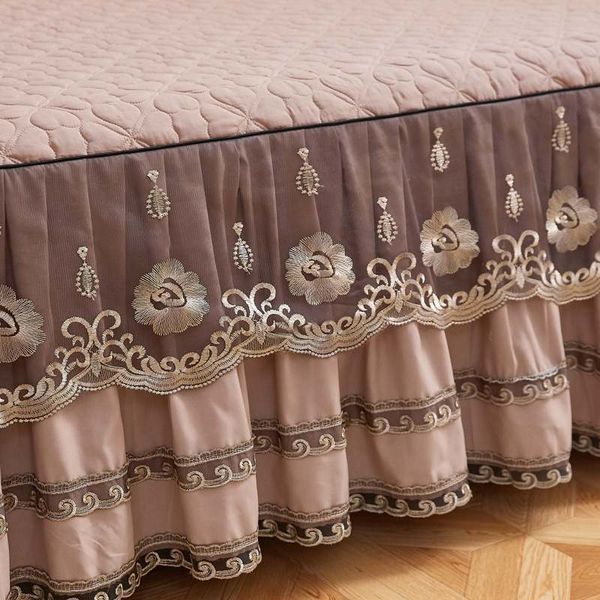 Colchas de lujo europeas y 2 piezas de funda de almohada de algodón grueso falda de cama con borde de encaje Twin Queen King Size Juego de cama antideslizante 201272E