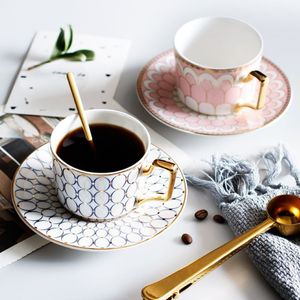Europese Luxe Koffie Kopjes Schoteltjes Porselein Koninklijke Prachtige Britse Afternoon Tea Cup Set Mode Cafe Mok voor Gift306T