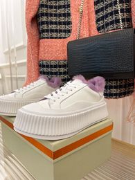Petites chaussures blanches classiques de styliste européen de produits de luxe, semelle épaisse, en laine, biscuit, automne et hiver