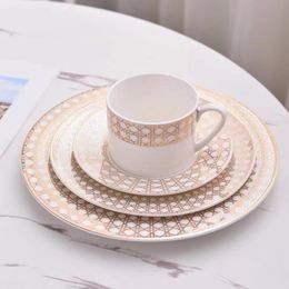Bowl exquis haut de gamme de luxe, assiette, table en porcelaine en os, tasse de café, tasse à thé, ensemble de vaisselle, ensemble d'assiettes à manger, boîte cadeau 1