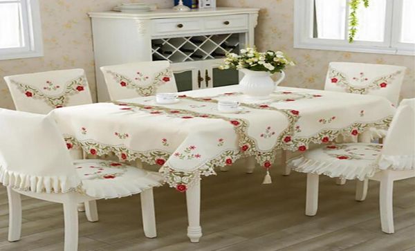 Couche de luxe européenne avec couverture de table en dentelle en polyester carré à la broderie Fleurs de mariage à la maison table décorat8214941