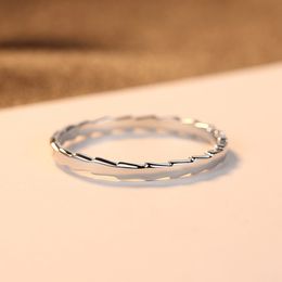 Anel de prata europeu novo design de cobra S925 charme feminino irregular padrão de onda de água anel joias de alta qualidade para mulheres festa de casamento presente de dia dos namorados SPC