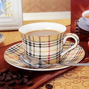 Europees Phnom Penh Ceramic Tea Set koffiekopje en schotel set Engelse afternoon tea plaid cadeau pography Kitchen Pot 240511