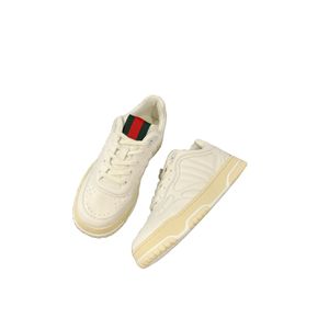 Chaussures féminines européennes 2024 Spring Le cuir à lacets petites chaussures blanches Presbytériennes Sole Casual Sports Chaussures