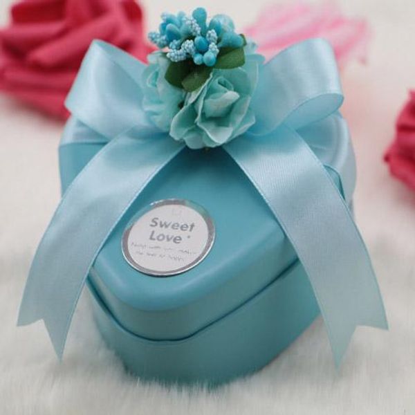 Boîte de bonbons en étain en forme de coeur de style européen 9 * 9.2 * 4.5CM avec noeud papillon Boîtes de faveur de mariage Boîte de cadeau de bonbons au chocolat Boîte de cadeau de Noël