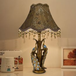 Lámparas de escritorio de estilo europeo, soporte de pavo real para sala de estar, lámpara de mesa, accesorios de mesa para dormitorio, decoración del hogar, iluminación de noche, soporte de pavo real