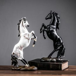Europese Stijl Paard Sculptuur Hars Dier Standbeeld Decoratie Souvenir Woonkamer Kantoor Studie Desktop 240306