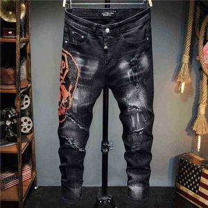 Style européen Plein marque hommes Slim Denim pantalon droit crânes Biker trou noir jean pantalon pour hommes X220214