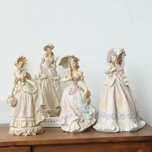 Européen Victorien Girl Ornement Figurines de beauté Resin Crafts Sculpture Craft Cabinet Store Sculpture Decoration 240318