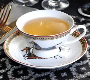 European Vintage Love Horse Bone China Coffee Caxe et Saucer Set 250 ml British White Porcelain Couple tasse 240329
