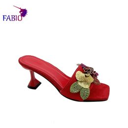 Europese dames stijlvolle elegante volwassen slippers delicate bloemblaadjes comfortabel highheeled 240418