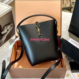 Even Le 37 5 A 7 Bolsa Crossbody Diseñador Cubo Lujo Hobo Tote Monedero de cuero Cleo Bolso de hombro para hombre Maquillaje para mujer OULOU Bolso negro Bolsos de embrague de moda