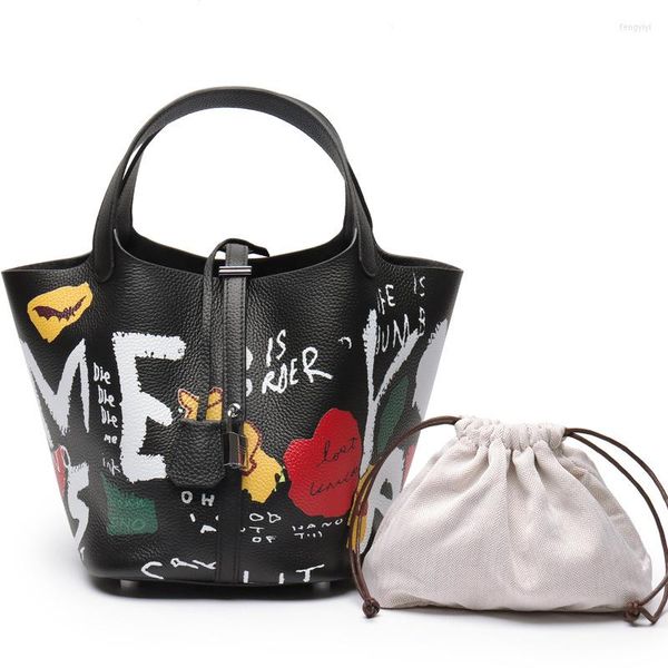 Bolsas de noche 2022 Letras de pintura a mano Bolsa de cubo de cuero genuino Hombro Extra Grande Crossbody Bolso casual para niña joven