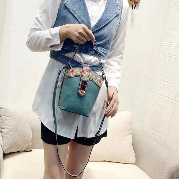 Bolsas de noche 2023 Crossbody para mujeres Messenger Bolsa de hombro de lujo Estilo chino Pequeño cubo de teléfono móvil