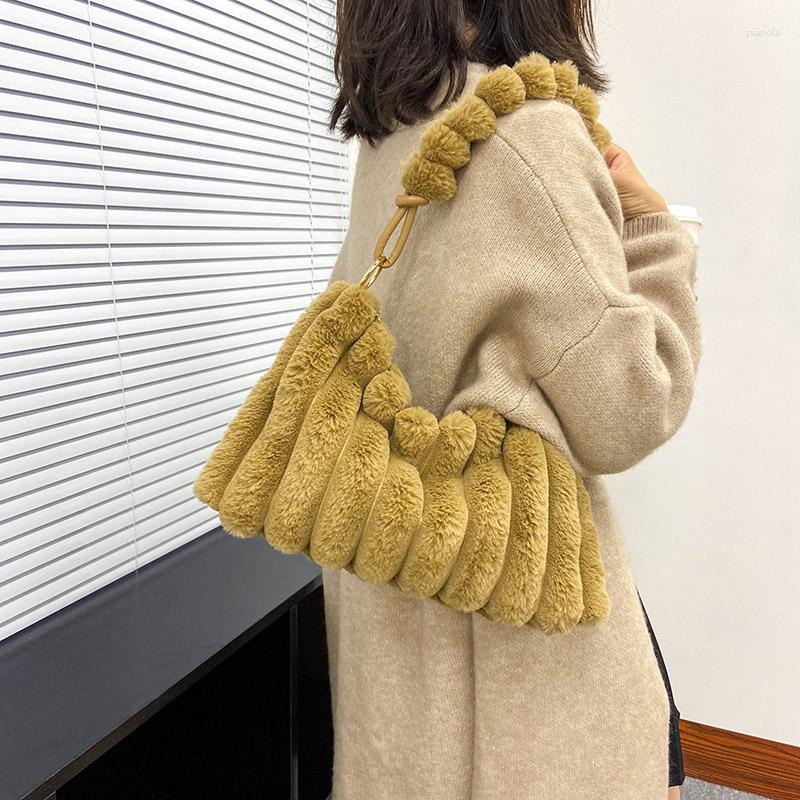 Evening Bags 2023 Korean Women's Plush Fabric Axillary Crossbody Bag Winter Female Lambs Wool Fluffy Fur Shoulder Designer Handbags