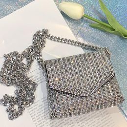 Sacs de soirée 2023 Mini sac pour femme chaîne super brillant strass vêtements d'été avec modélisation téléphone portable une épaule petit carré