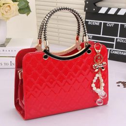 Sacos de noite 2023 Bolsa Feminina Europa e Estados Unidos Crossbody Bag Moda Sênior Vermelho Casamento Mão