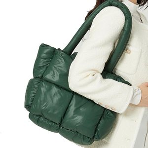 Avondtassen 2023 vrouwen schoudertas nylon waterdicht lichtgewicht puffer katoengevated vrouwelijke handtas merk ontwerper ritssluiting tas tas