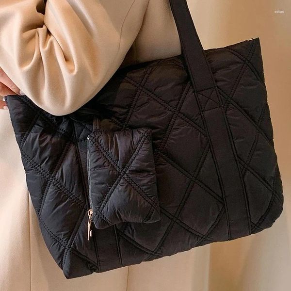 Bolsas de noche 2024 Invierno Mujer Bolso de hombro negro Gran tela de nylon gruesa Compuesto de mujer 2 en 1 Bolso Ladies Lattice Commuter Tote