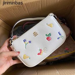 Sacs de soirée 50% de réduction dans les magasins 2023 Fashion Bag New Fruit and Vegetable Printed Nolita Mahjong Litchi Pattern Small Square with Zipper Underarm Change Wallet