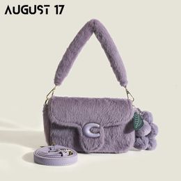 Bolsos de noche 17 de agosto Diseño Bolso cruzado de invierno para mujeres y niñas Moda de alta calidad Hombro peludo Colgante de uva libre 2 correas 231101