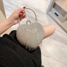 Bolsas de noche Bolsa Patrón de corazón Embrague de plata Moda para mujer Banquete de diamantes y monedero Boda Nupcial Carteras de fiesta 230901