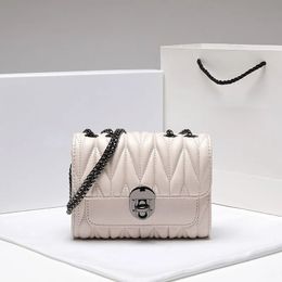 Bolsos de noche Bolsa Mujer Tendencia Cadena Bolsa S Moda Alta Calidad Estilo extranjero Plisado Mensaje de un solo hombro 231006