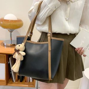 Bolsos de noche con decoración de oso, bolso de hombro para mujer, cuero negro de calidad, gran comprador, bolsos de tendencia a la moda, bolso de diseño de marca para mujer