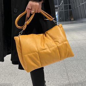 Bolsas de noche Gran espacio de algodón acolchado crossbody para las mujeres invierno bolso casual pu bolso de mensajero de cuero femenino hombro acolchado