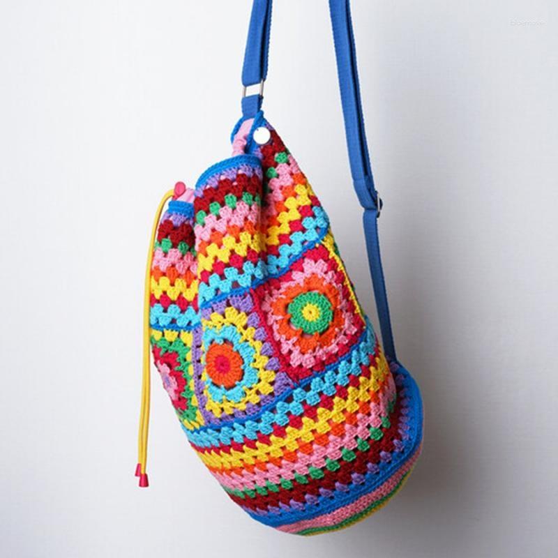 Sacos de noite Bohemian Crochet Barrel Shaped Women Shoulder Knit Granny Square Backpacks Handmade Woven Hand Bag Casual Travel Bag 2023