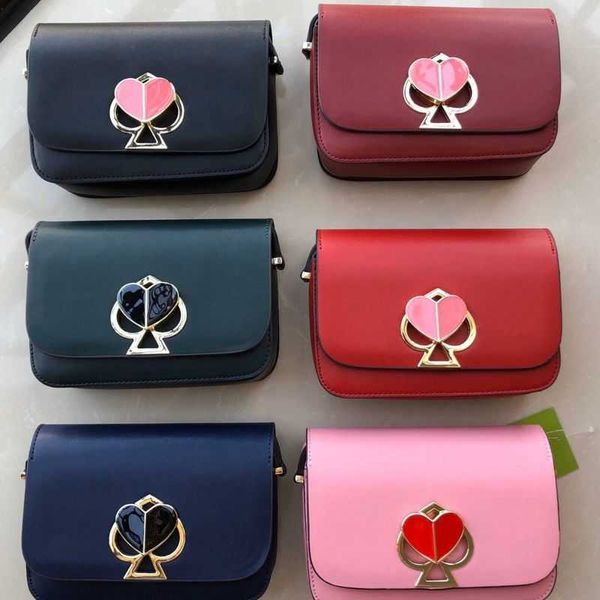 Bolsos de noche Boutique Goddess Peach Heart Bag Pop Button Love Cross Messenger Mujer Pequeño Un Hombro Cuadrado 221026