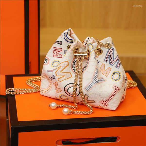 Bolsos de noche Diseño de marca Letra Graffiti Bolso de hombro Pu Cubo de cuero Mini Pequeñas damas Crossbody para mujeres 2023 Bolso de tendencia