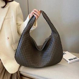 Sacs de soirée Marque Tote Designer Cuir tissé Haute Qualité Femmes Épaule Luxe Grande Capacité Sac Casual Polyvalent 231101