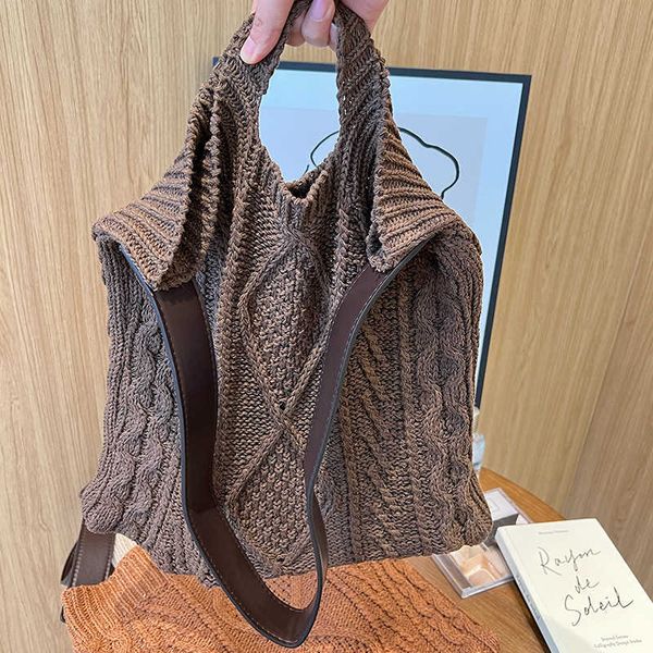 Bolsos de noche Bolso bandolera de color chocolate para mujer en moda de otoño e invierno combinado con un cubo de hombro diario coreano de gran capacidad con forma de diamante sólido