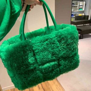 Sacs de soirée Designer fausse fourrure tissé femmes sac à main mode laine d'agneau grand fourre-tout luxe en peluche sac à main et sac à main 2022 hiver grande pochette Ins 220507