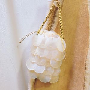 Sacs de soirée Sacs à main pour femmes Designer Bord de mer Flocons de coquille naturelle Chaîne de perles dorées Sac tissé Embrayage Femme Vacances Femmes